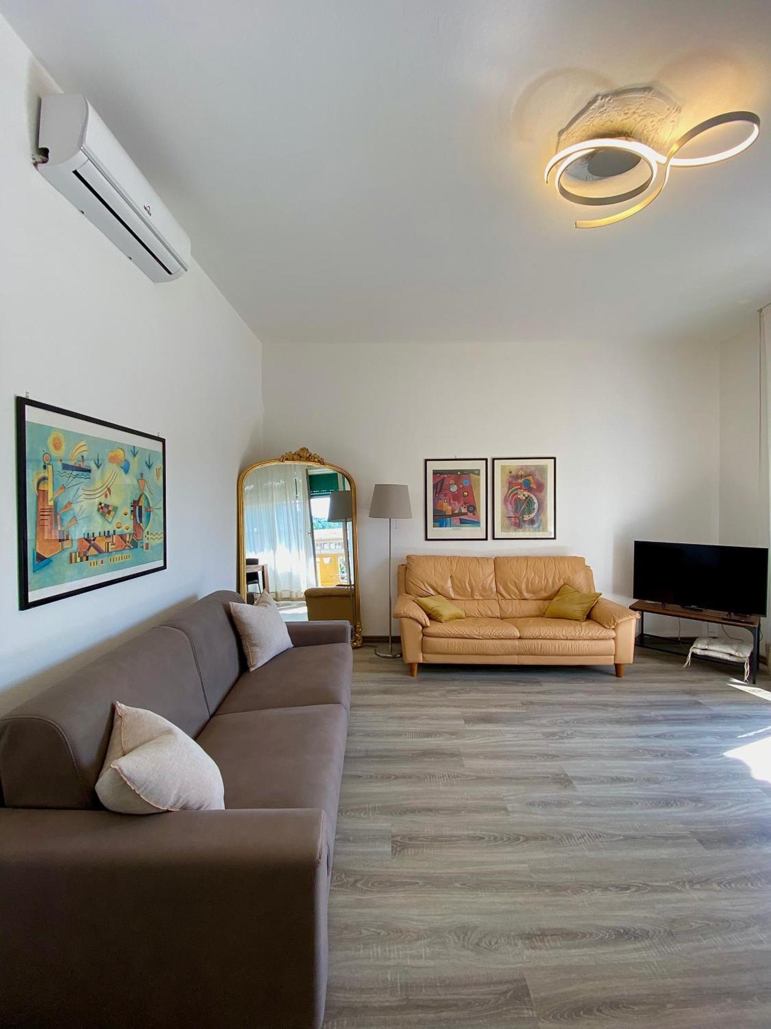 Casa Sara Como Lake Parcheggio Interno Privato Cernobbio Exterior photo